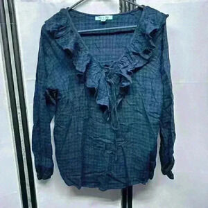 Long sleeve v-neck shirt